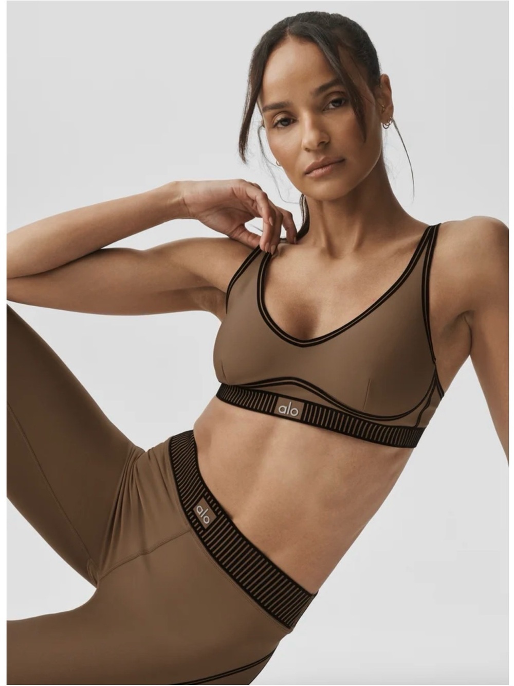 LIMITED COLOR Alo yoga airlift line up bra - Java brown
